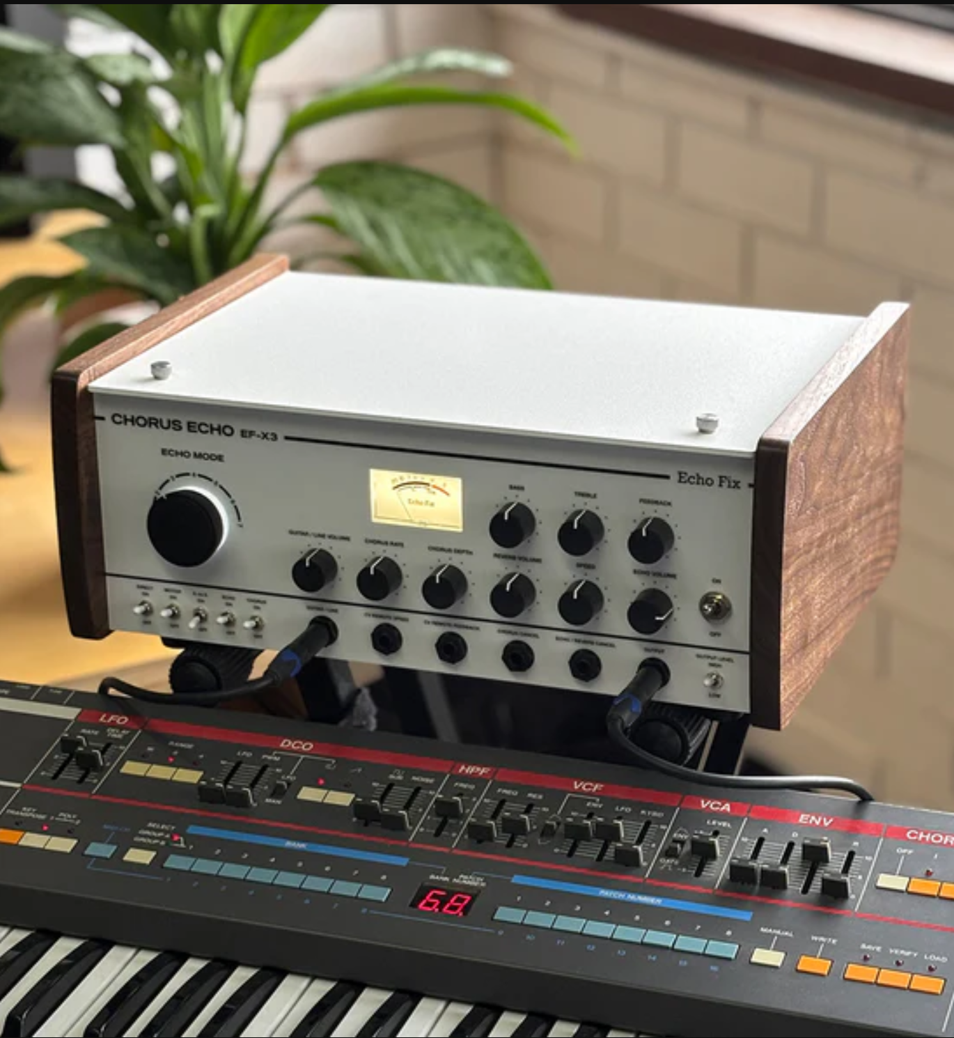 EF-X3 Tabletop White w/ Walnut Sides