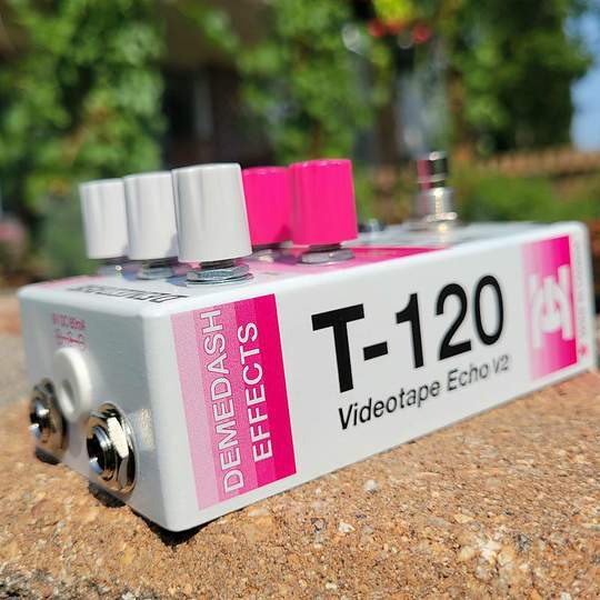 Demedash Effects t120 Videotape Echo V2 Pink Lying Left Side