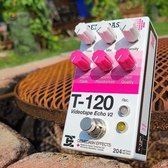 Demedash Effects t120 Videotape Echo V2 Pink Right Side